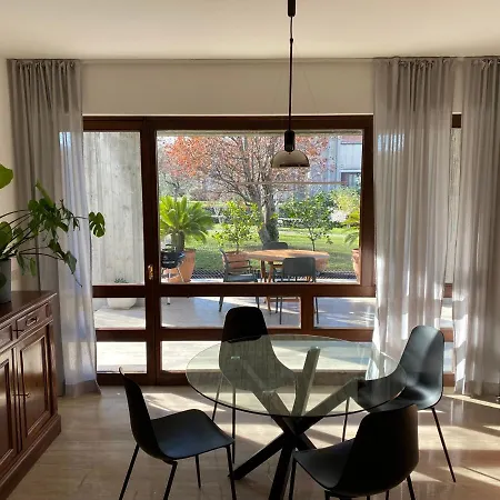 Punta D'oro With Garden, Parking Place And Access At 300 M Iseo