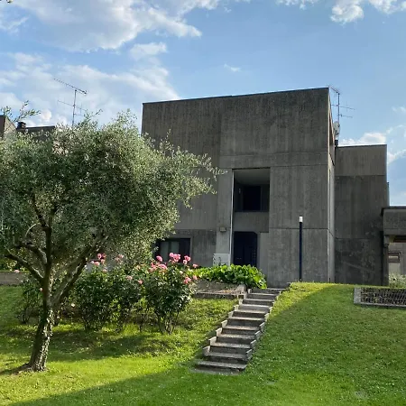 Punta D'oro With Garden, Parking Place And Access At 300 M Apartman