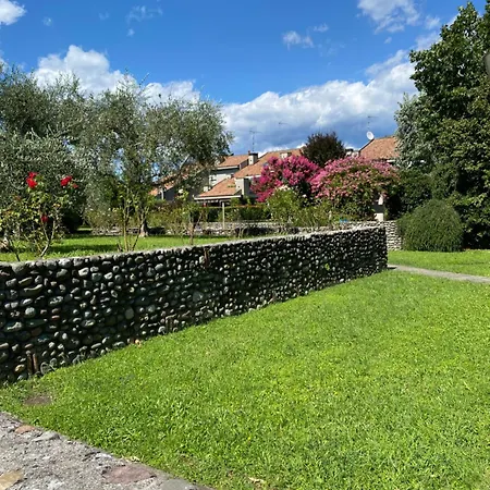 Punta D'oro With Garden, Parking Place And Access At 300 M Apartman