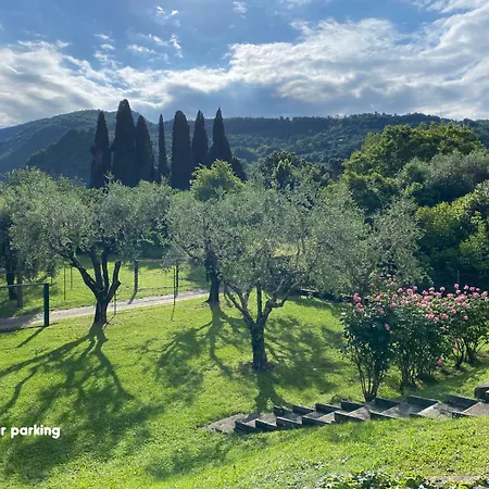 Punta D'oro With Garden, Parking Place And Access At 300 M Apartman Iseo