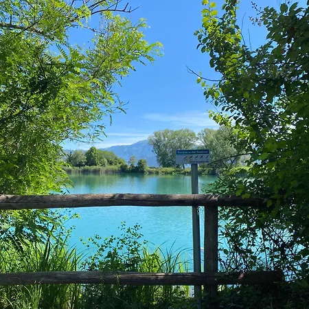 Punta D'oro With Garden, Parking Place And Access At 300 M Apartman Iseo